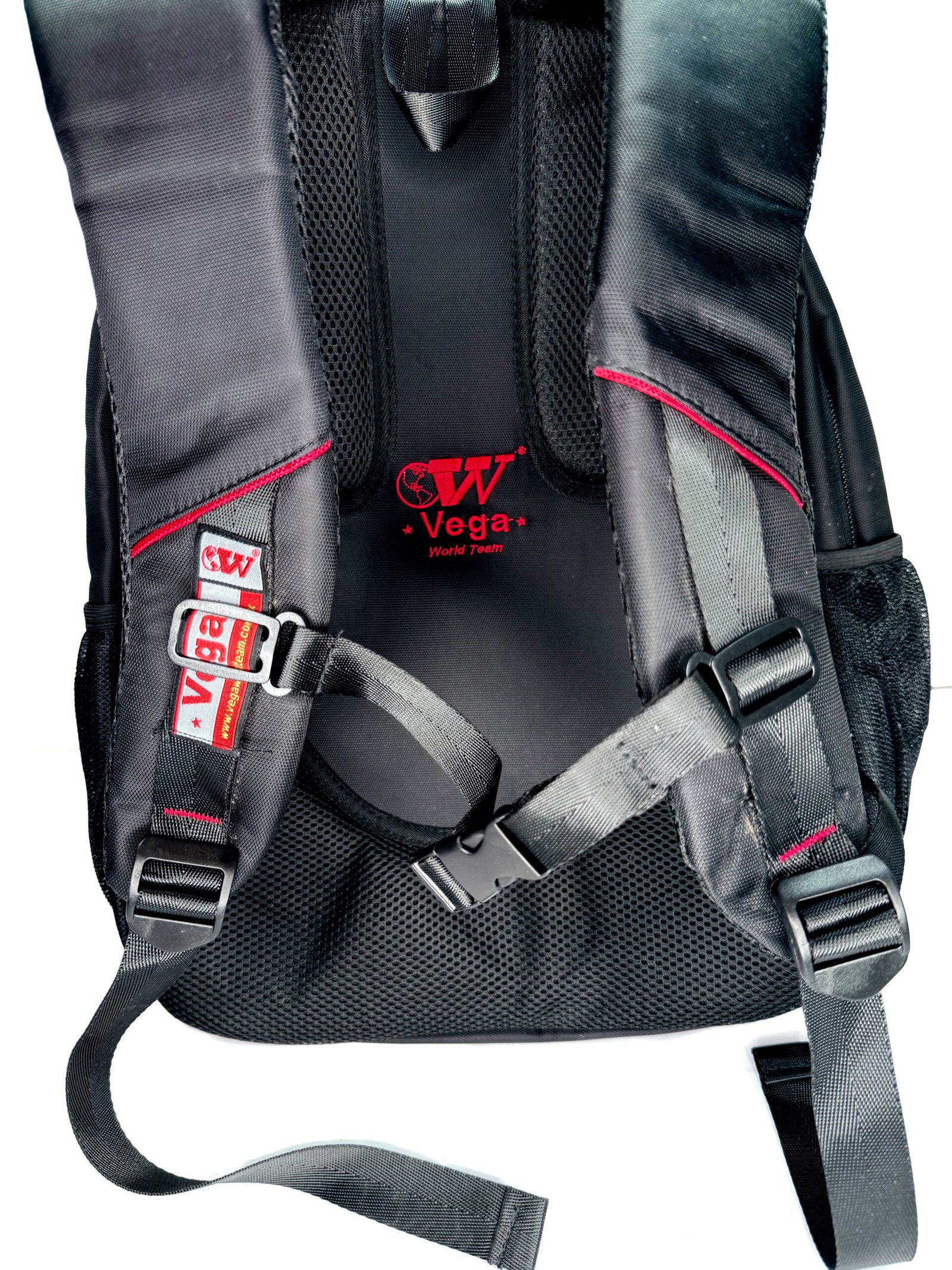 mochila vega negra para lap bordado u mochila vega negra para lap bordado u